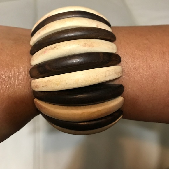 WOODEN BRACELET - Picture 1 of 5